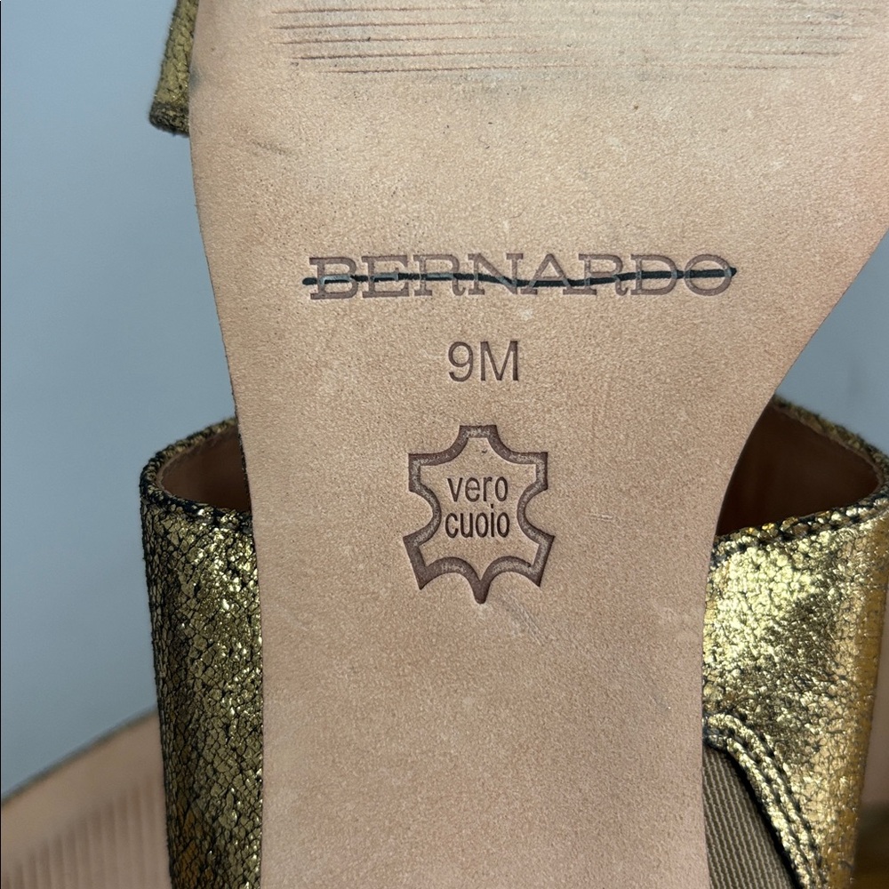 Bernardo Y2K Bri Metallic Gold Crackle Leather Slide Sandals Chunky Heel - Picture 9 of 10